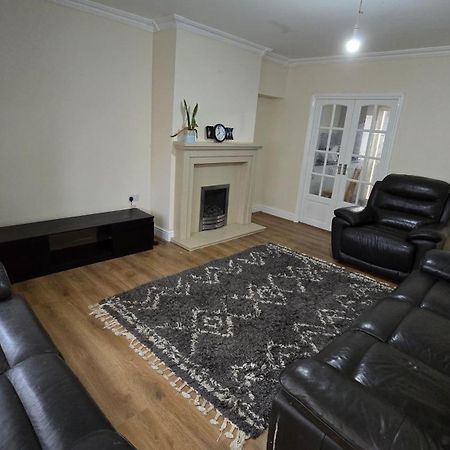 Entire Three Bedroom House In Birmingham Exteriör bild
