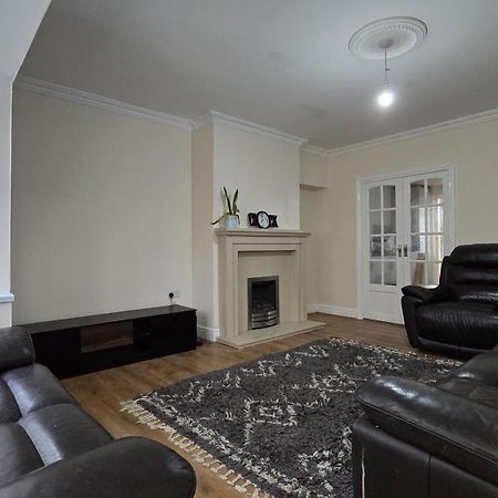 Entire Three Bedroom House In Birmingham Exteriör bild